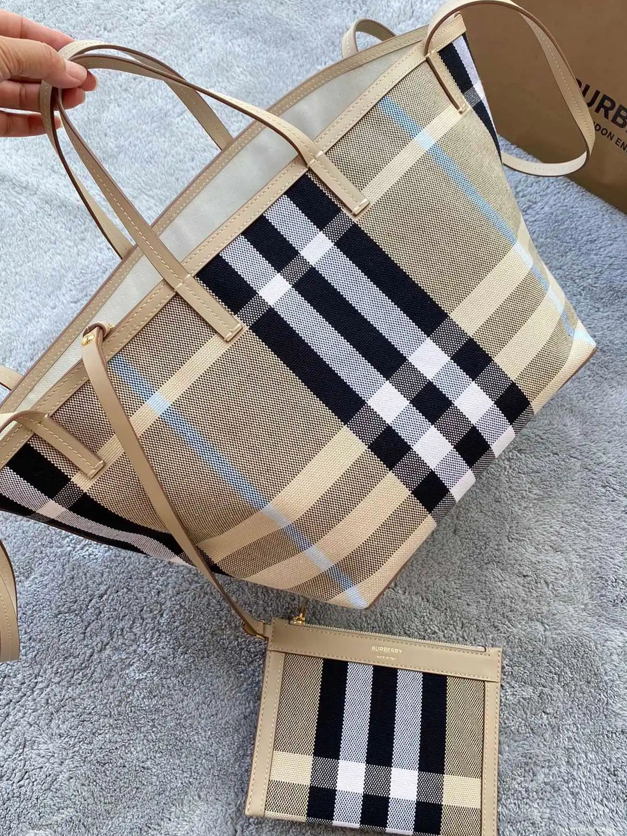 Official First Bag Ru TOTE BURBERRY 0225