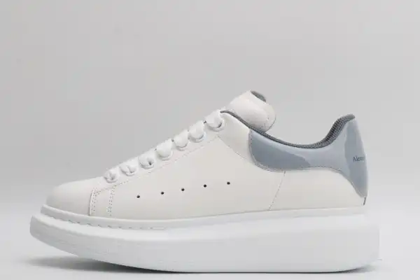 Official FirstBag Ru ALEXANDER MCQUEEN Oversized Sneaker 0204