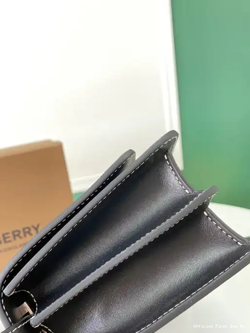 Official First Bag Ru BAG TB SMALL BURBERRY 0210