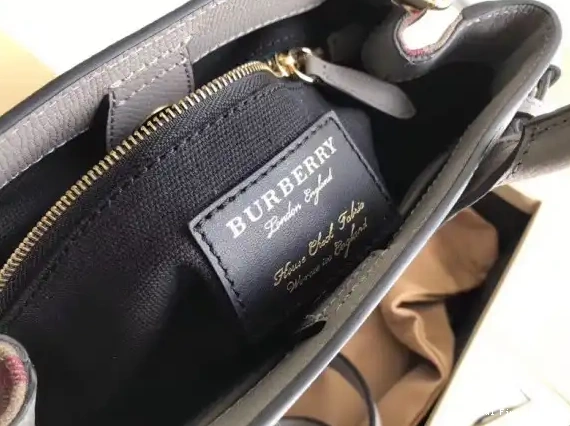 Official First Bag Ru Check The and in Banner Leather Small House Burberry 0224