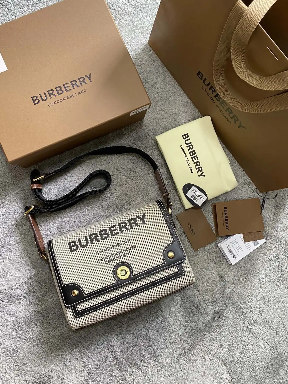 Official First Bag Ru Crossbody Bag-25-8.5-18cm BURBERRY Note 0223