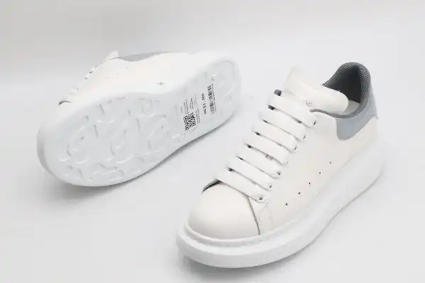 Official FirstBag Ru ALEXANDER MCQUEEN Oversized Sneaker 0204