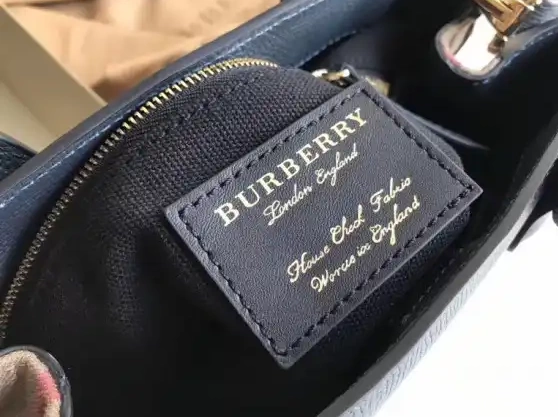 Official FirstBag Ru in Leather House and The Small Check Banner Burberry 0226