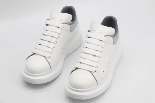 Official FirstBag Ru ALEXANDER MCQUEEN Oversized Sneaker 0204