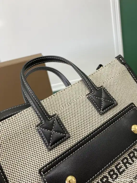 Official FirstBag Ru BURBERRY TOTE Mini Freya 0217