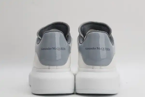 Official FirstBag Ru ALEXANDER MCQUEEN Oversized Sneaker 0204