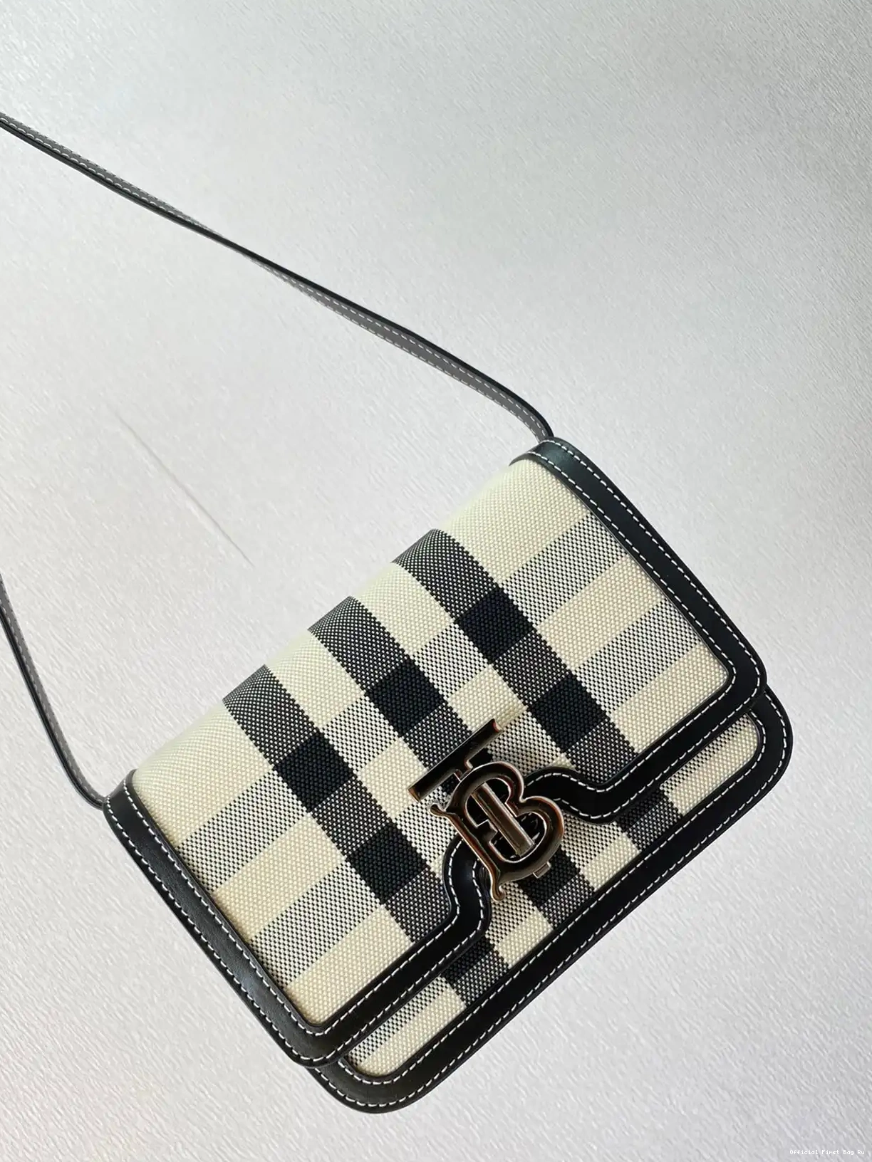 Official First Bag Ru BAG TB SMALL BURBERRY 0210