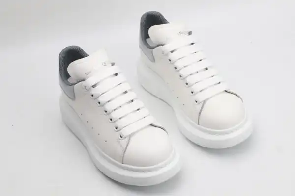 Official FirstBag Ru ALEXANDER MCQUEEN Oversized Sneaker 0204