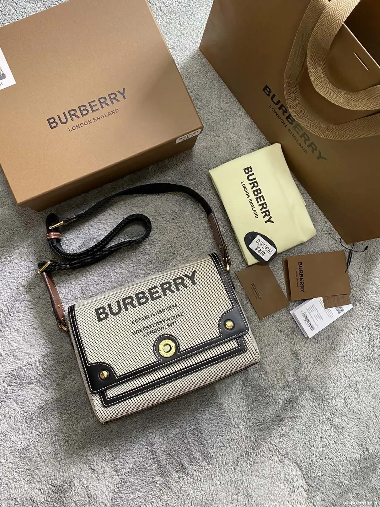 Official First Bag Ru Crossbody Note Bag-25-8.5-18cm BURBERRY 0210