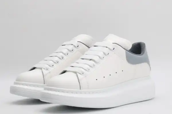 Official FirstBag Ru ALEXANDER MCQUEEN Oversized Sneaker 0204