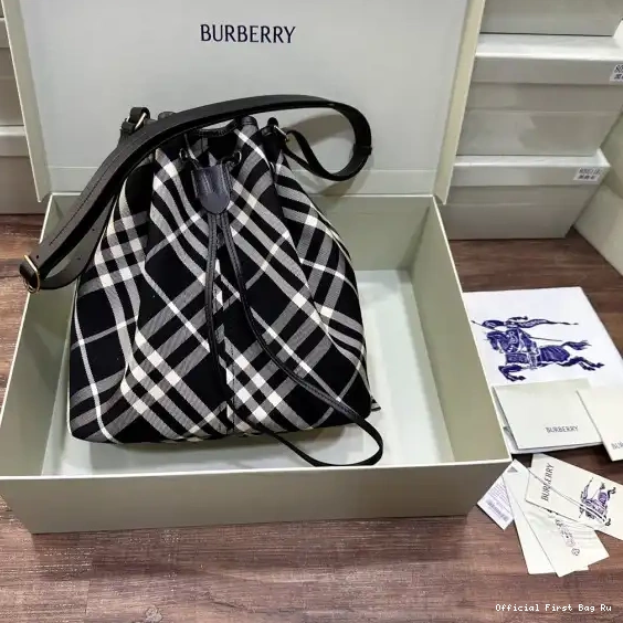 Official FirstBag Ru Check Drawstring Pouch​ Medium Burberry 0228