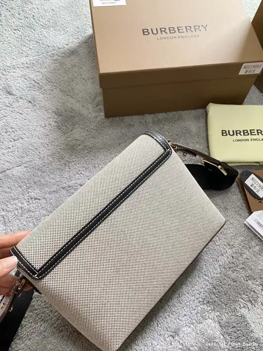 Official First Bag Ru Crossbody Note Bag-25-8.5-18cm BURBERRY 0210