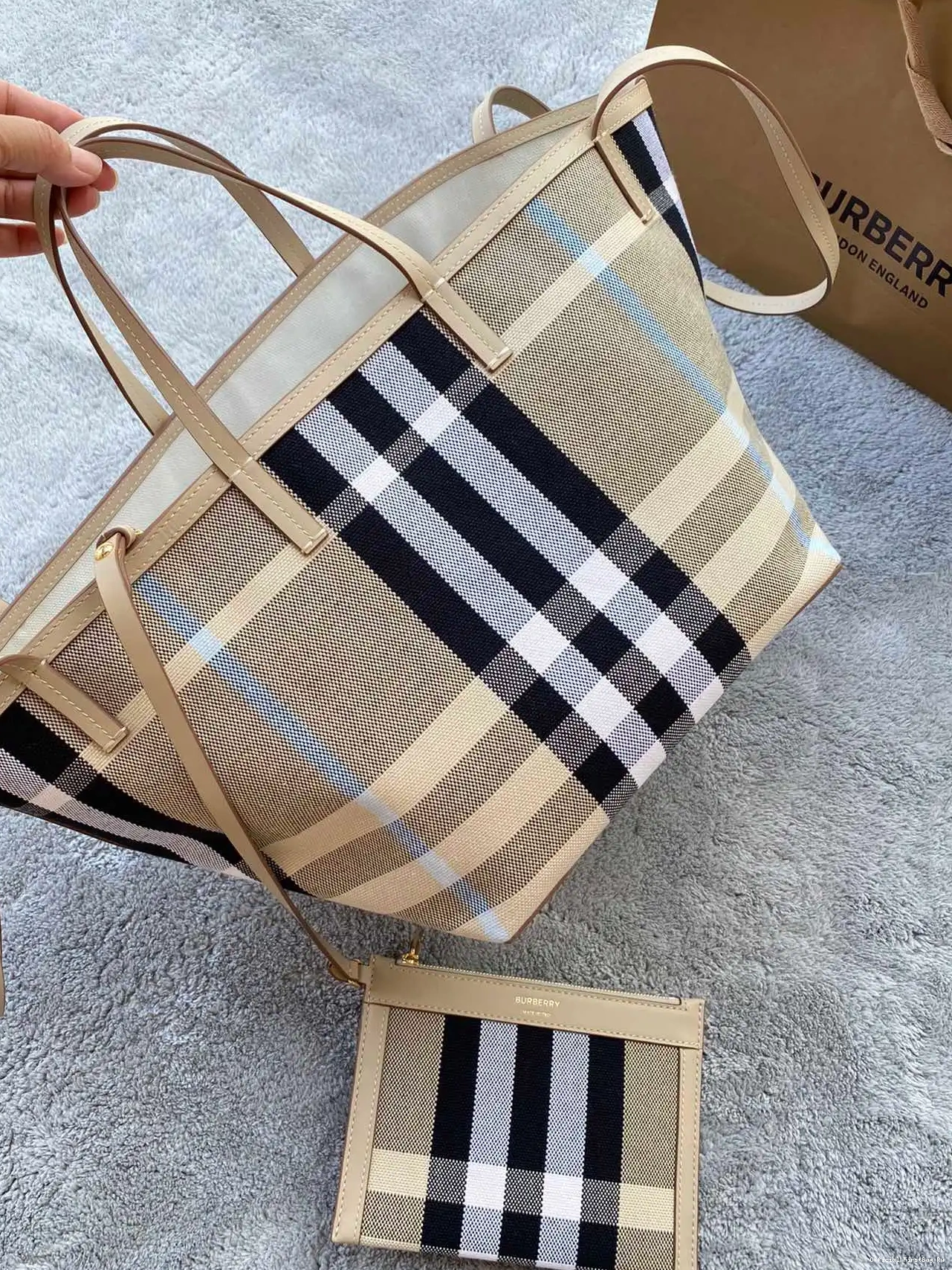 Official First Bag Ru TOTE BURBERRY 0225