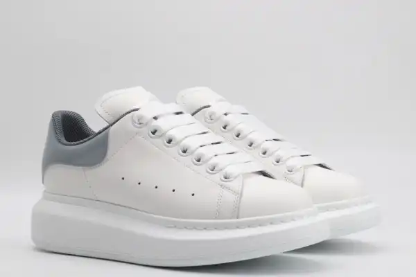 Official FirstBag Ru ALEXANDER MCQUEEN Oversized Sneaker 0204