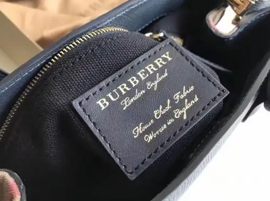 Official First Bag Ru Burberry Banner Check and in Small The House Leather 0223